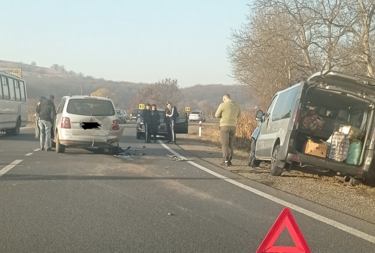 Вранці на Мукачівщині сталась аварія. Опубліковано відео