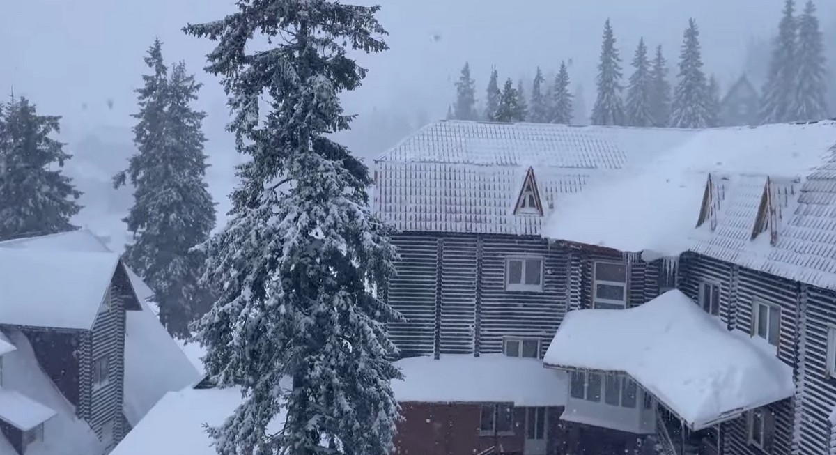 Драгобрат замело снігом. Опубліковано казкове відео Драгобрат замело снігом. Опубліковано казкове відео