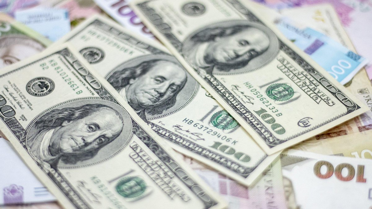 Курс долара продовжує дивувати: оновлений курс валют Курс долара продовжує дивувати: оновлений курс валют