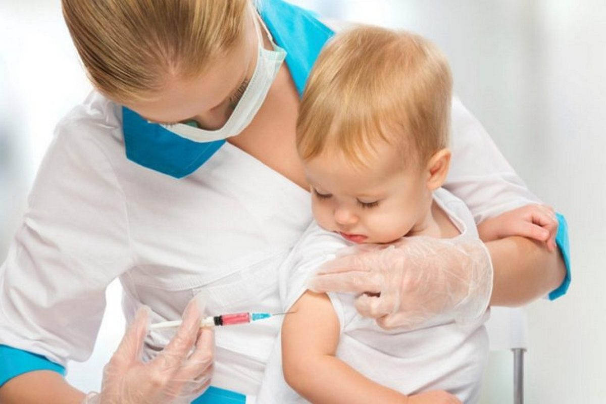 На Закарпатті вакцинують дітей від небезпечного інфекційного захворювання