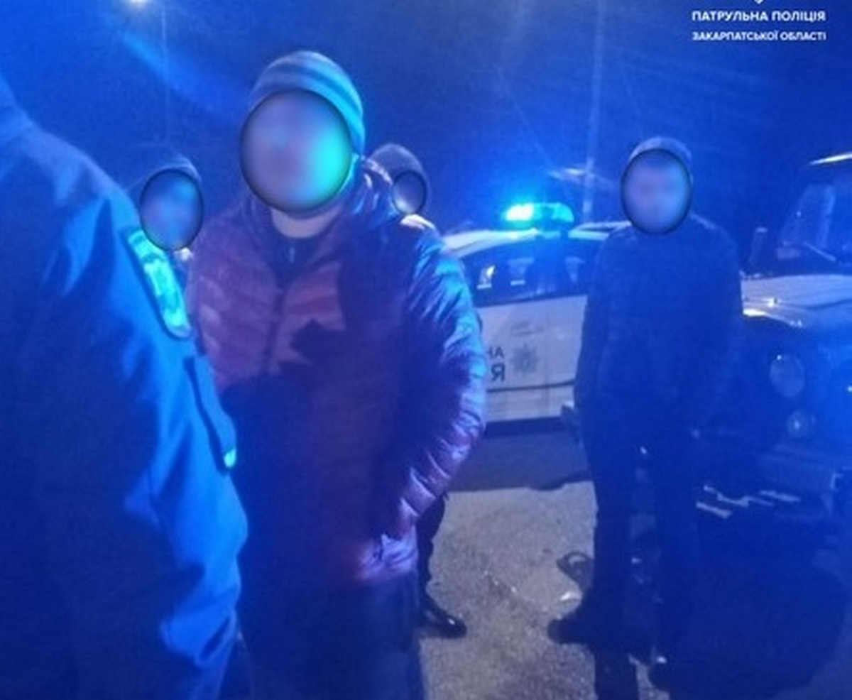 Патрульні розповіли про випадки, які стались вночі біля КПП