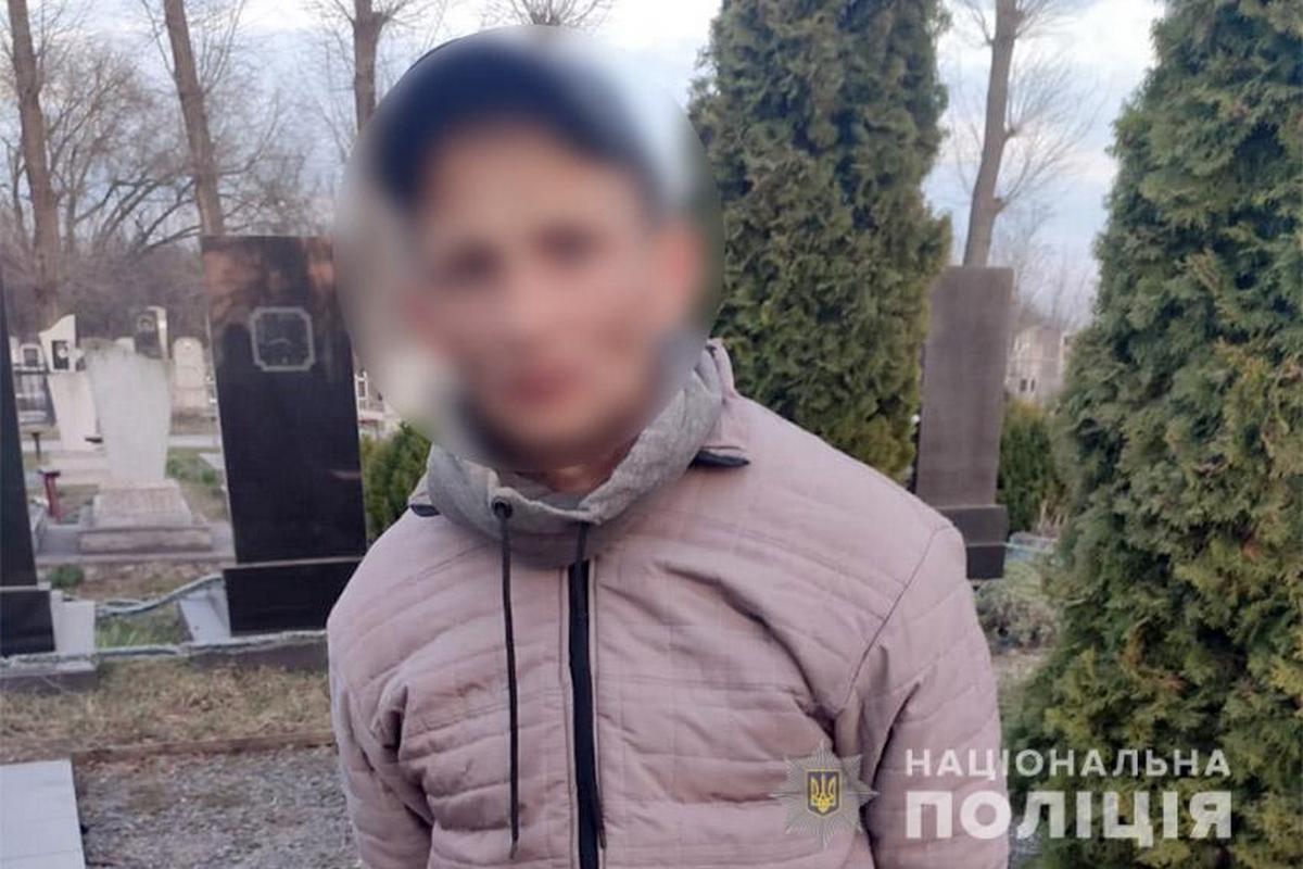 Закарпатець, який намагався вбити чоловіка на кладовищі,проведе 8 років у тюрмі Закарпатець, який намагався вбити чоловіка на кладовищі,проведе 8 років у тюрмі