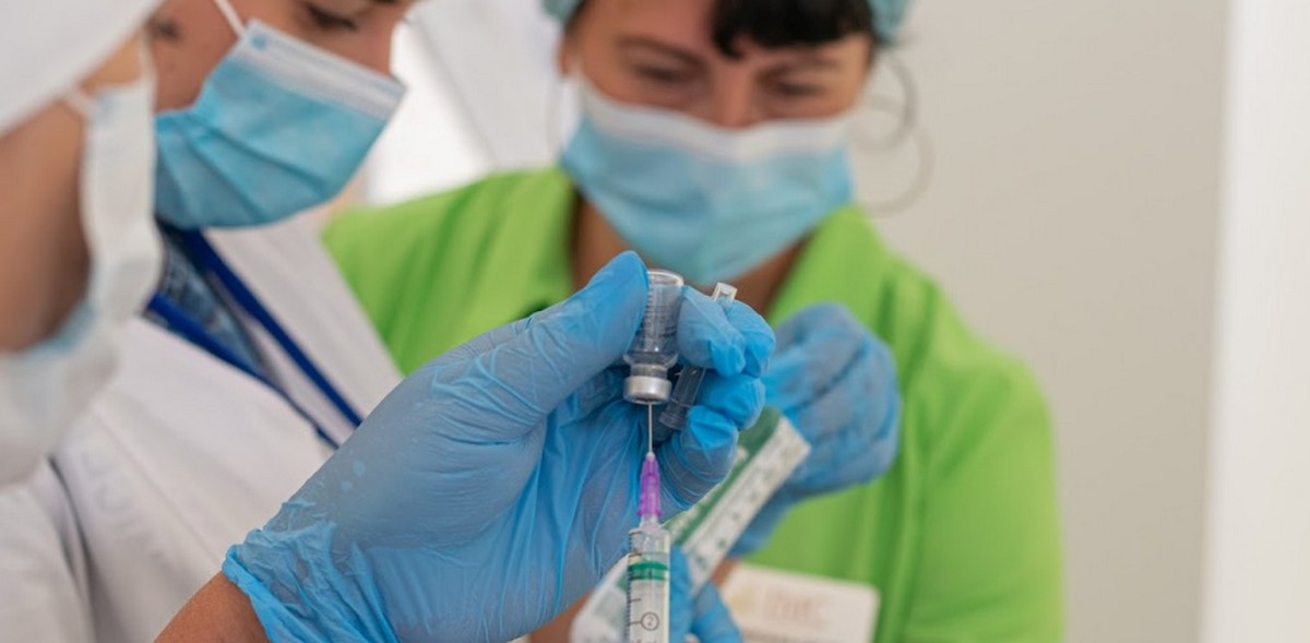 Усі центри вакцинації в Україні закриють на два дні