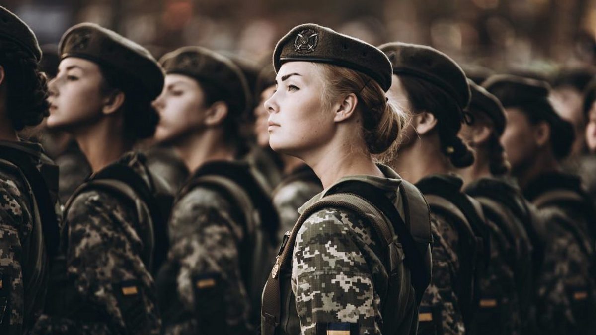 У 2022 році жінки повинні стати на військовий облік. Хто цього не зробить – оштрафують