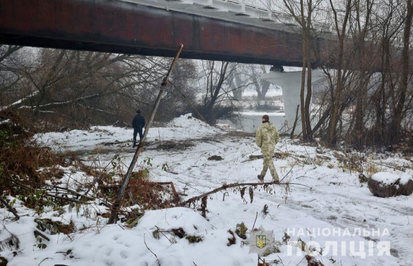 Водолази, нацгвардія і поліція шукають закарпатця, який загадково зник