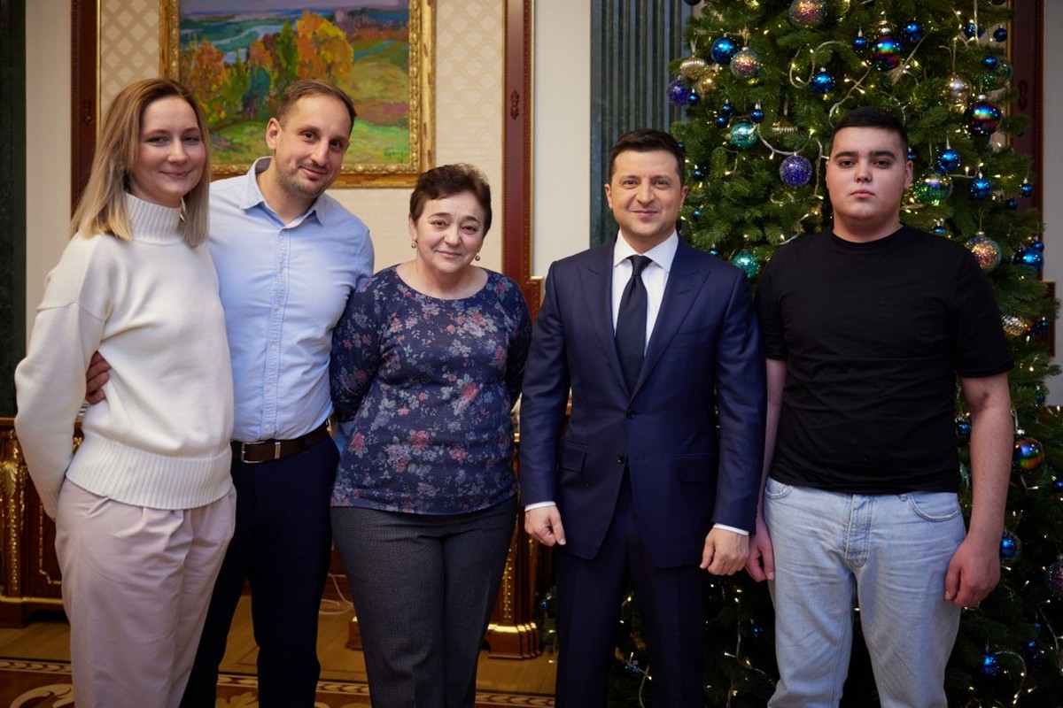 Напередодні Нового року Зеленський зустрівся з 17-річним хлопцем із Закарпаття Напередодні Нового року Зеленський зустрівся з 17-річним хлопцем із Закарпаття
