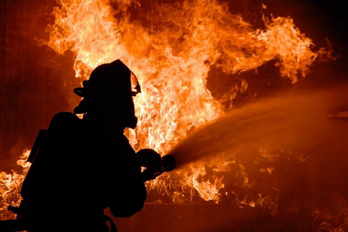 Гірлянди і піротехніка: рятувальники назвали кількість пожеж 31 грудня