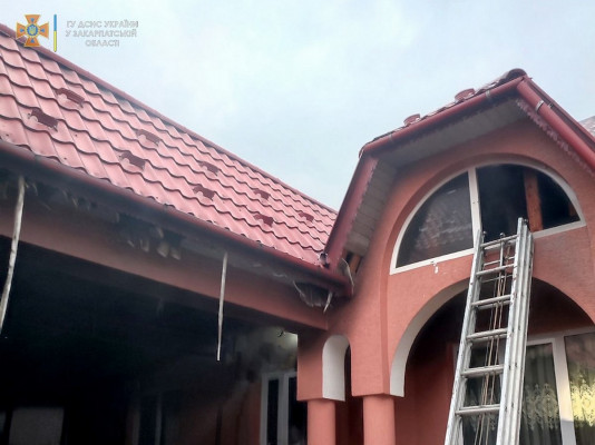 У закарпатському селі вирувала пожежа