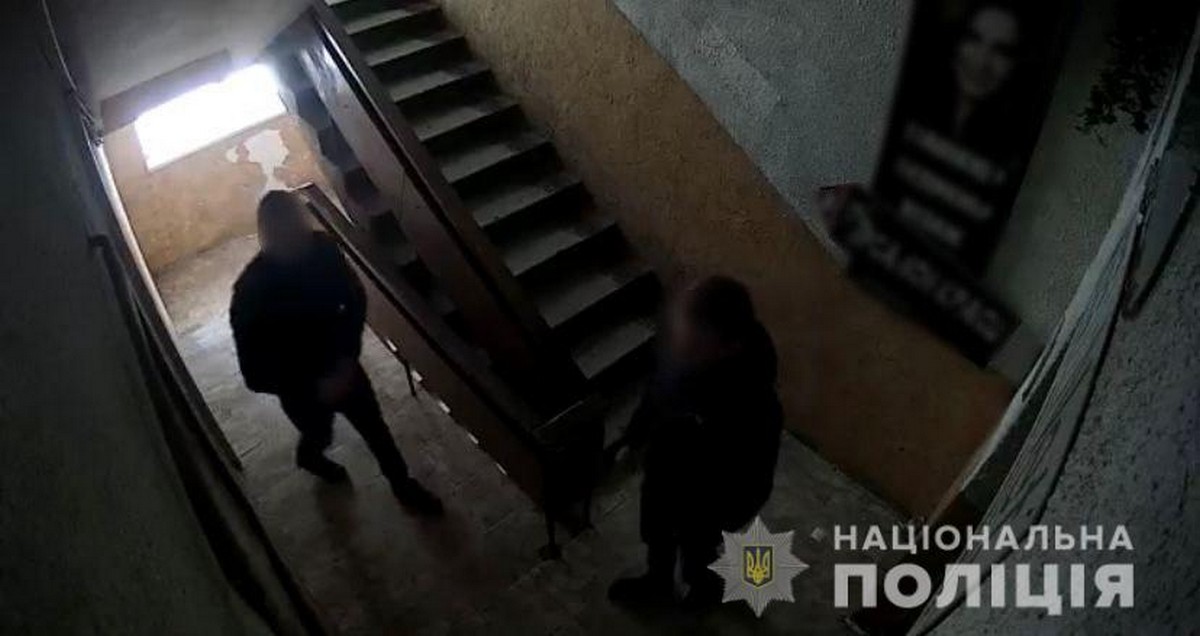У торговому центрі побили 16-річного хлопця. Він у важкому стані У торговому центрі побили 16-річного хлопця. Він у важкому стані