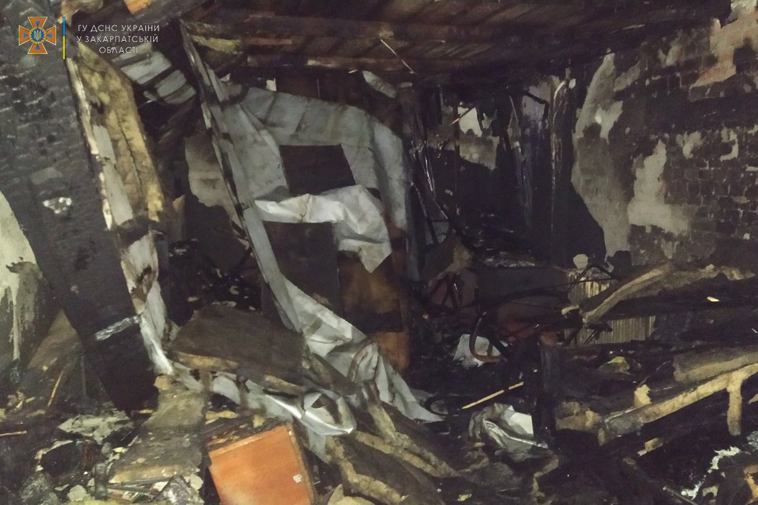 Дві пожежі в Мукачеві: горіли перукарня та мансарда будинку – подробиці