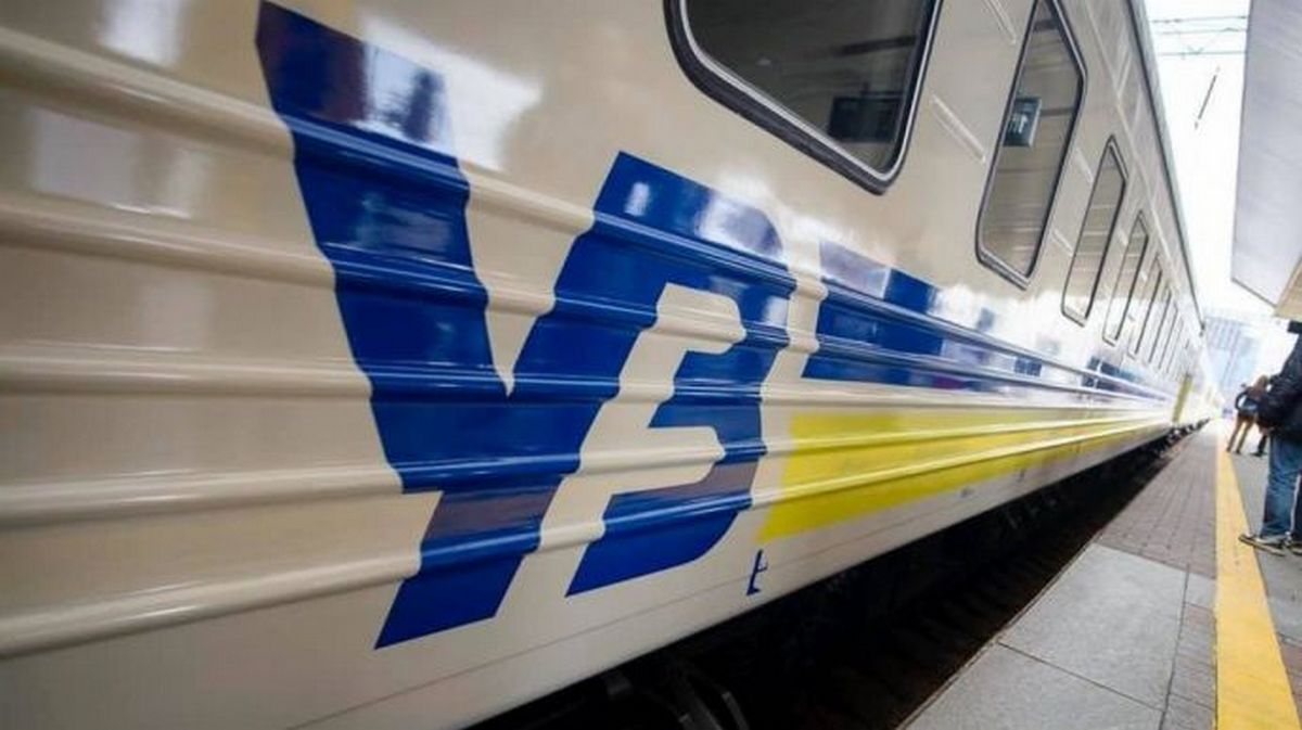 "Укрзалізниця" запустила 9 додаткових поїздів зі східних областей у Львів та Ужгород