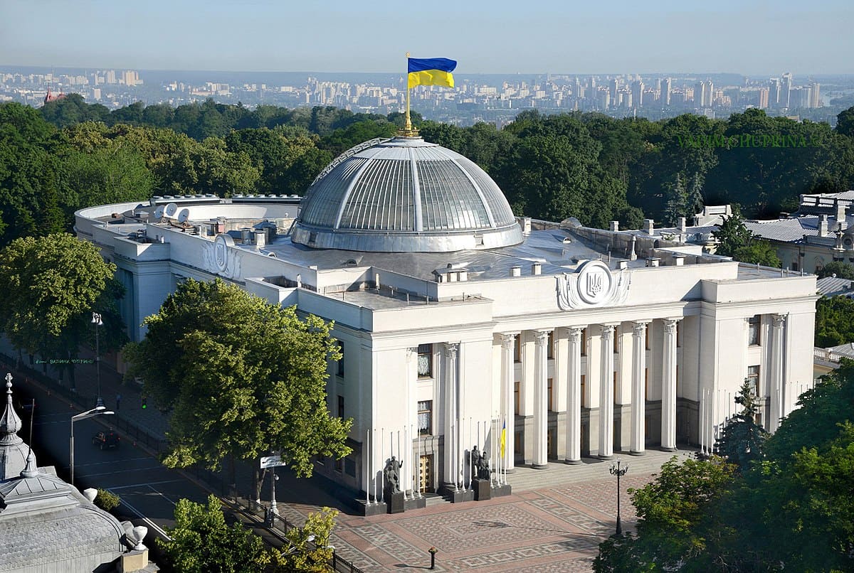 Про зарплату, звільнення та відпустку під час війни: в Україні ухвалили важливий закон