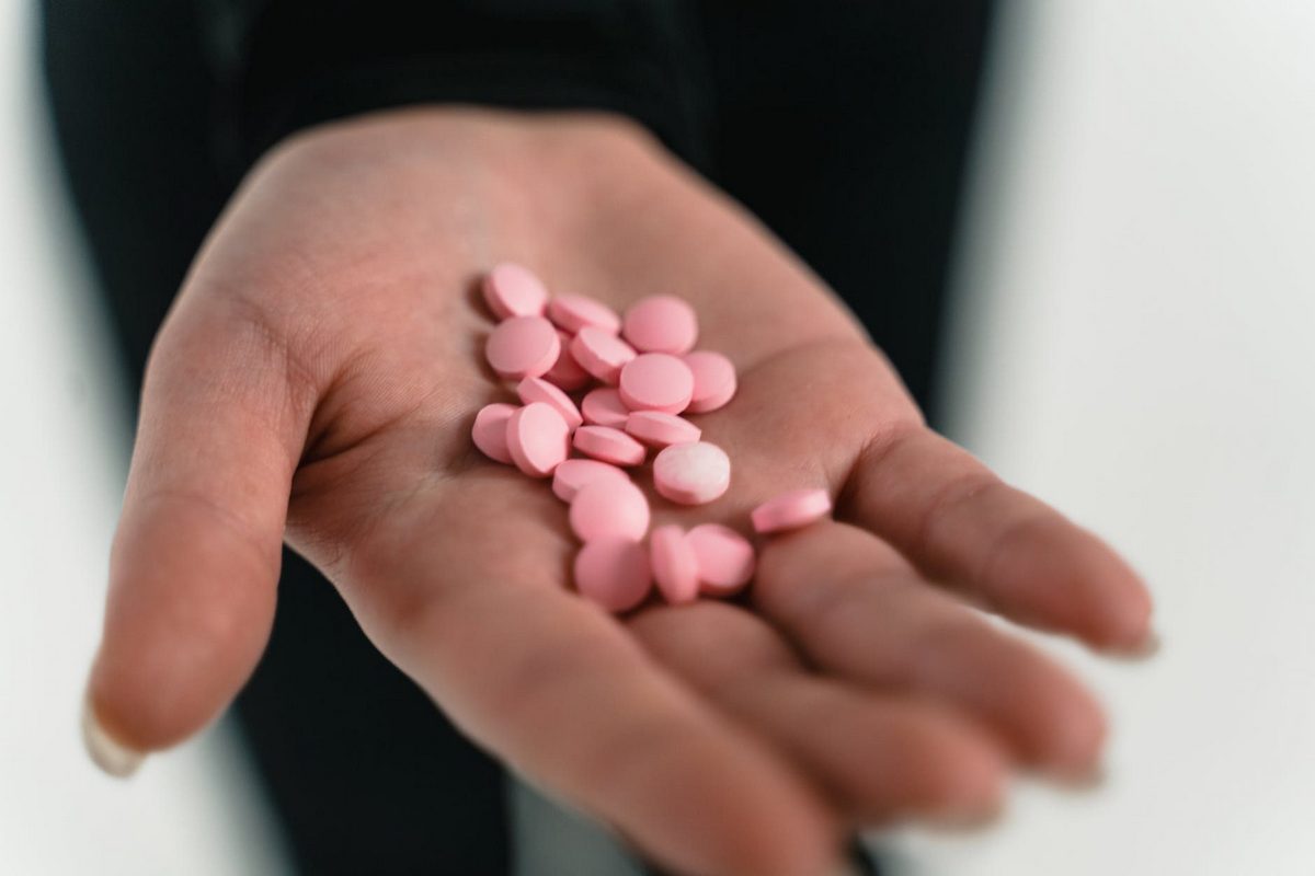 В Україні заборонили продаж деяких медичних препаратів: список ліків