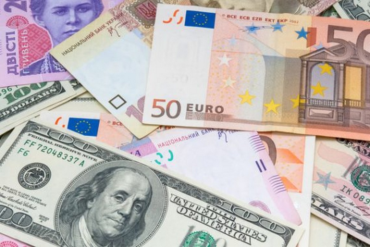 У Словаччині українці можуть обміняти готівкову гривню на євро
