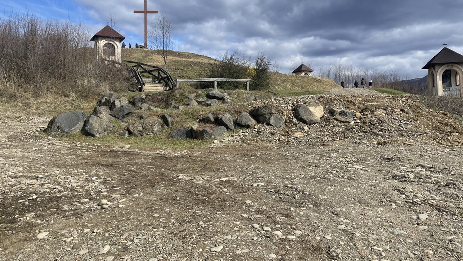 5 релігійних конфесій освятили величезний хрест на Закарпатті