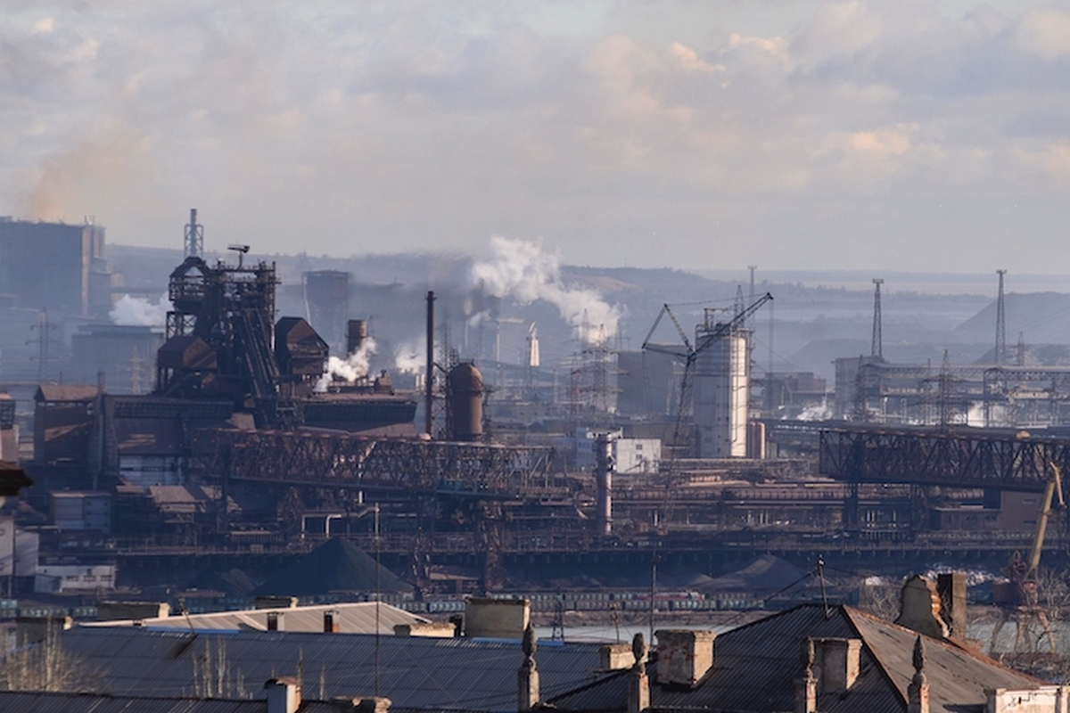 Росіяни розбомбили завод "Азовсталь". Під завалами опинилося багато людей Росіяни розбомбили завод "Азовсталь". Під завалами опинилося багато людей