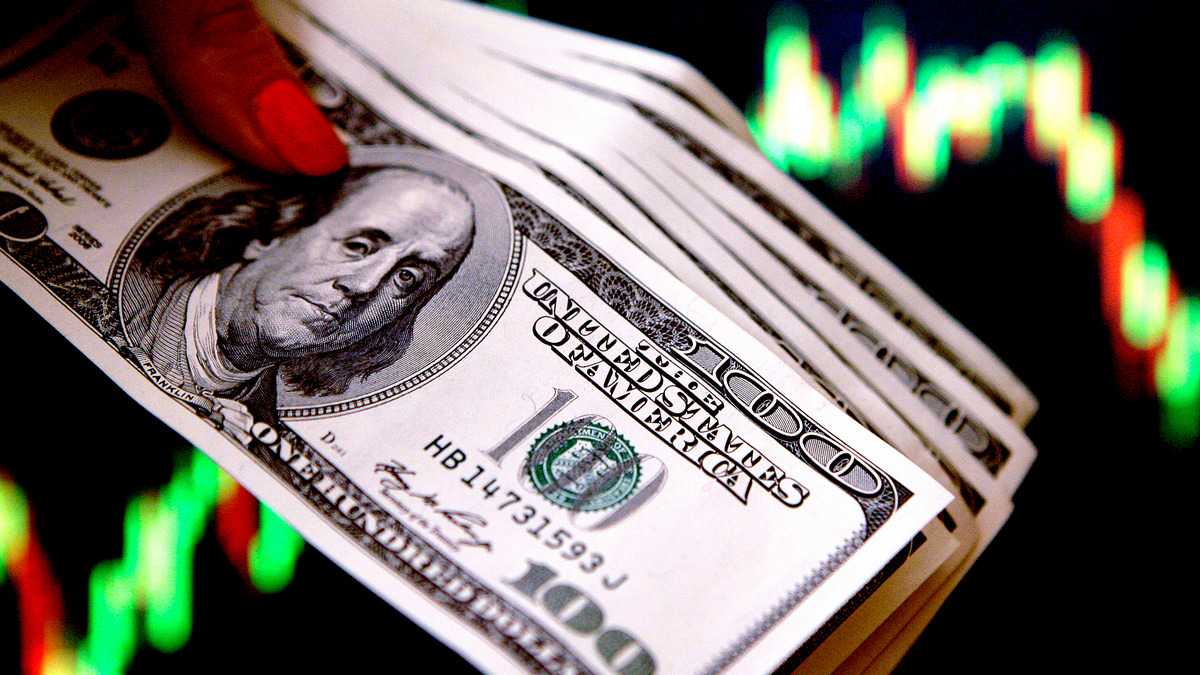Експерти розповіли, яким буде курс долара влітку 2022 року, якщо війна затягнеться