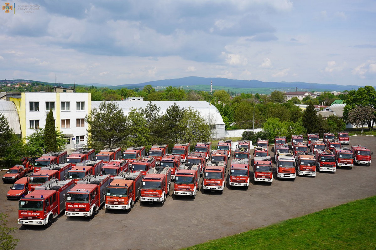 З Італії передали українським пожежникам 45 автомобілів