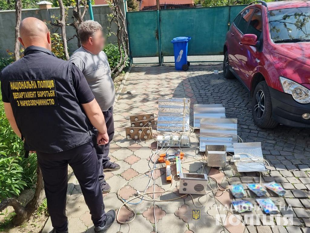 На Мукачівщині пройшли обшуки у фігурантів наркозлочинів: що знайшли правоохоронці