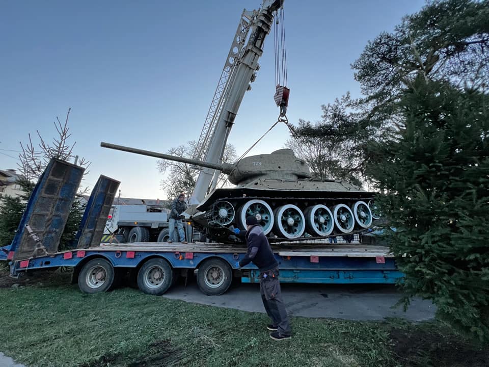 У Мукачеві вирішуватимуть, як облаштувати територію на місці демонтованого танку