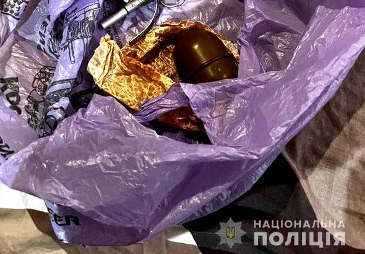 В Ужгороді затримано чоловіка, який вдома зберігав гранату В Ужгороді затримано чоловіка, який вдома зберігав гранату