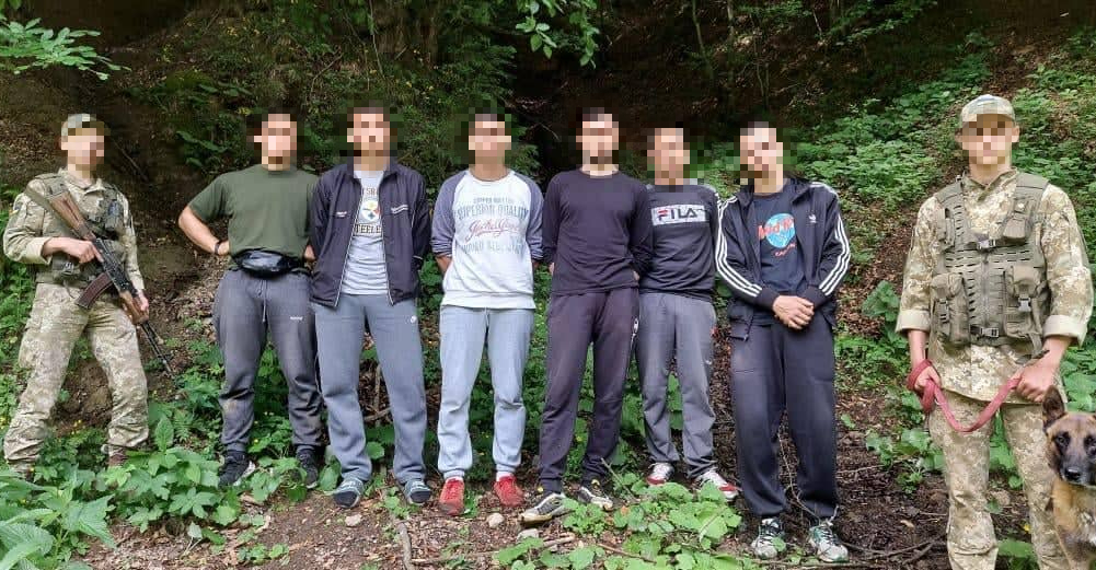 На Закарпатті затримано 6-х чоловіків, які намагались виїхати за кордон