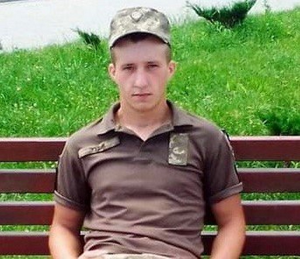 Завтра в Мукачеві поховають полеглого на війні Героя Дениса Рудика