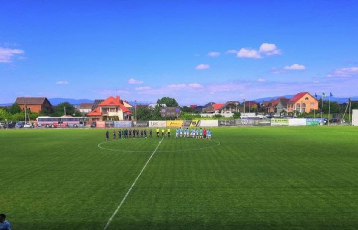 В Ужгороді відбувся матч "Зірки проти легенд футболу" на підтримку ЗСУ