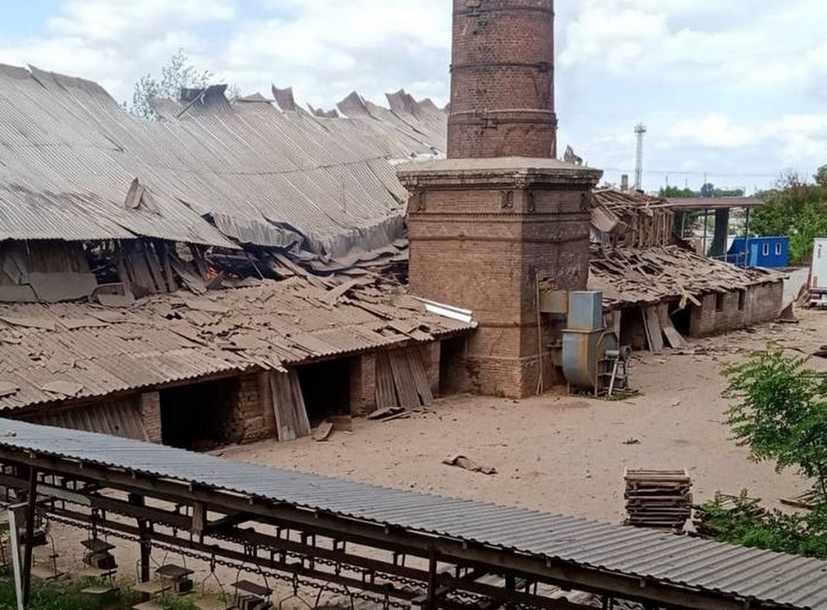 Над Львівщиною збили російську ракету. Пошкоджено 26 будинків Над Львівщиною збили російську ракету. Пошкоджено 26 будинків