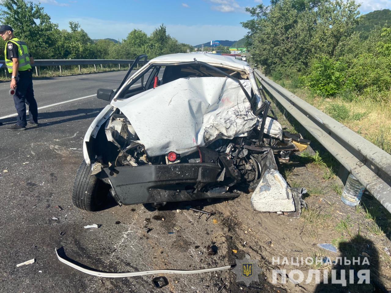 Жахлива аварія біля Чинадієва: одна людина загинула, ще кілька – травмовано