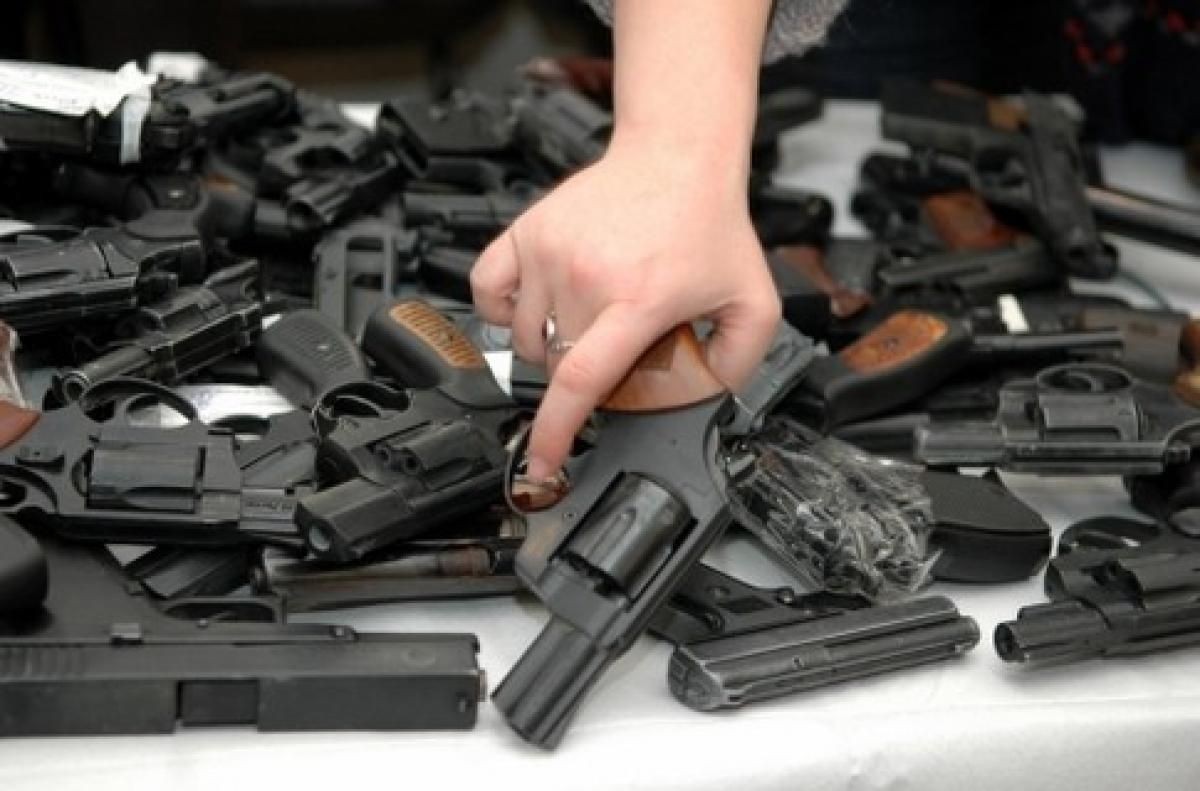 Коли українці зможуть вільно купувати пістолети: інформація від МВС