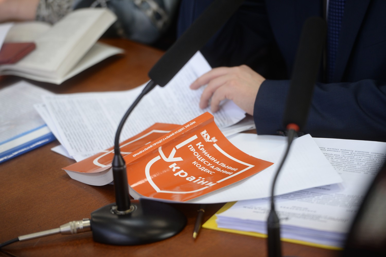 Трьом закарпатцям, які намагались переправити чоловіка за кордон, повідомлено про підозру Трьом закарпатцям, які намагались переправити чоловіка за кордон, повідомлено про підозру