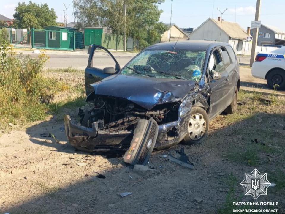 П’яний водій у Мукачеві розбив свою машину та пошкодив іншу