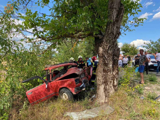 Рятувальники показали фото з місця жахливої аварії на Закарпатті Рятувальники показали фото з місця жахливої аварії на Закарпатті