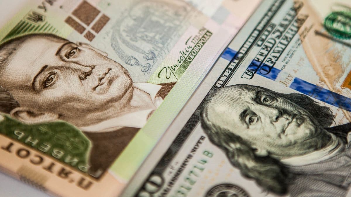 Курс долара зростає: експерт вказав на одну особливість
