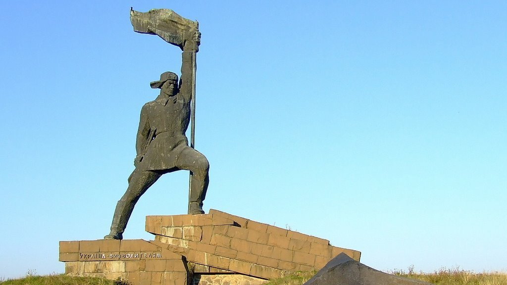 В Ужгороді збирають підписи за демонтаж пам’ятника радянському солдату