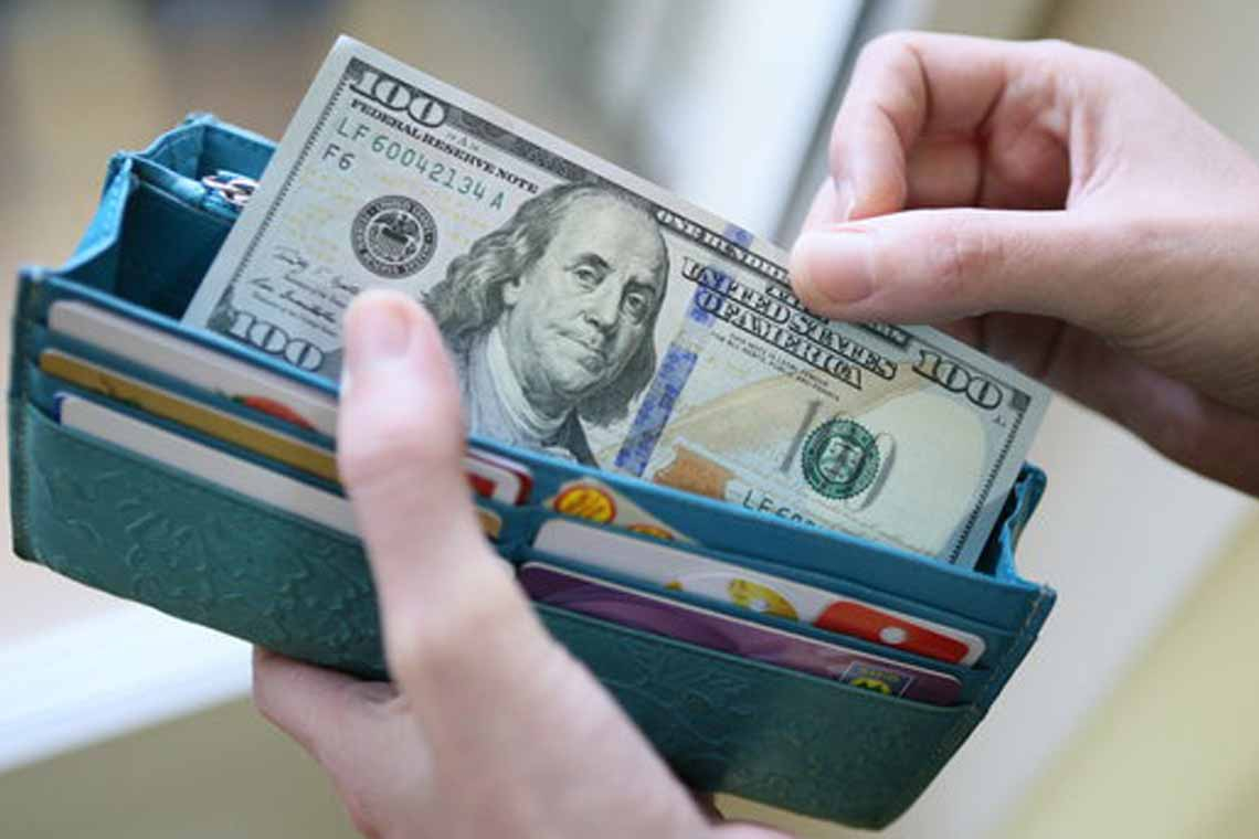 Курс долара в обмінниках сягнув нових висот: скільки зараз коштує валюта