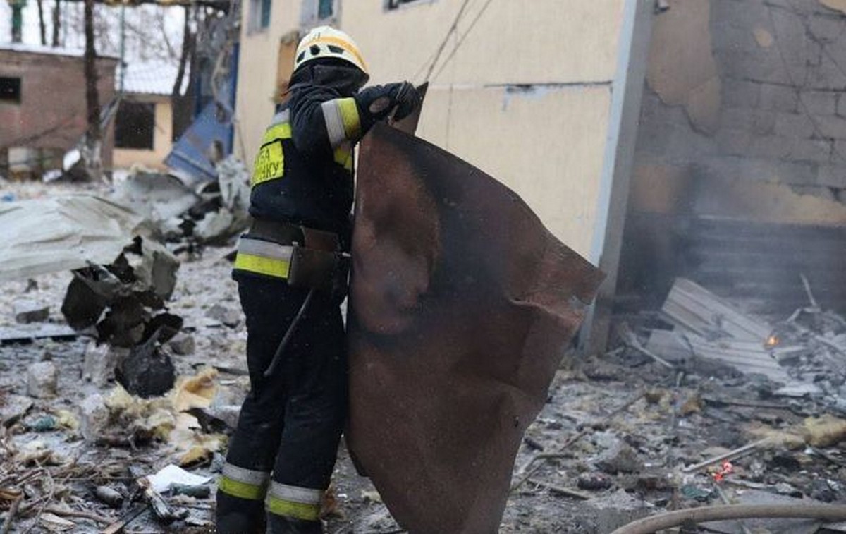 Нічний жорстокий обстріл Миколаєва: постраждали люди та житлові будинки