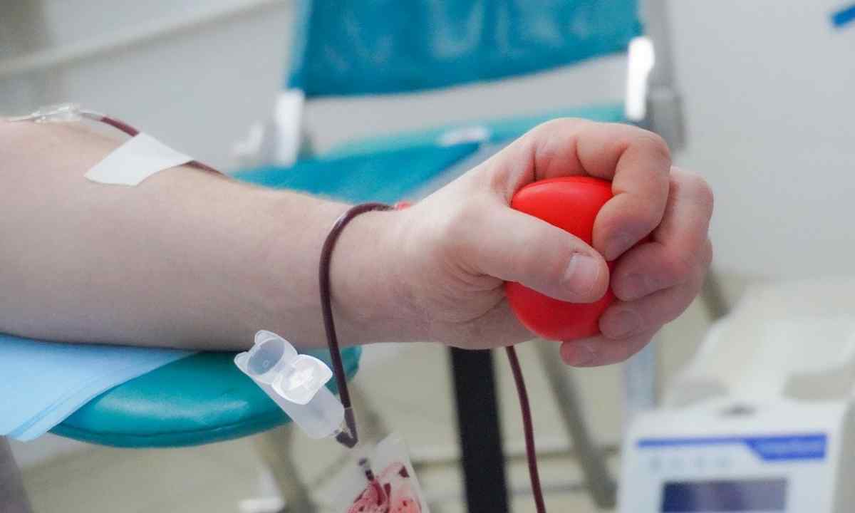 Жителів Закарпаття закликають стати донорами крові для військових і цивільних