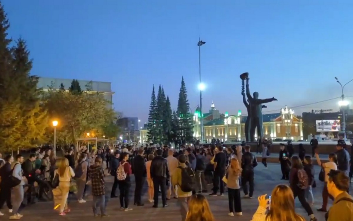 росіяни розпочали масові протести проти мобілізації по всій країні 