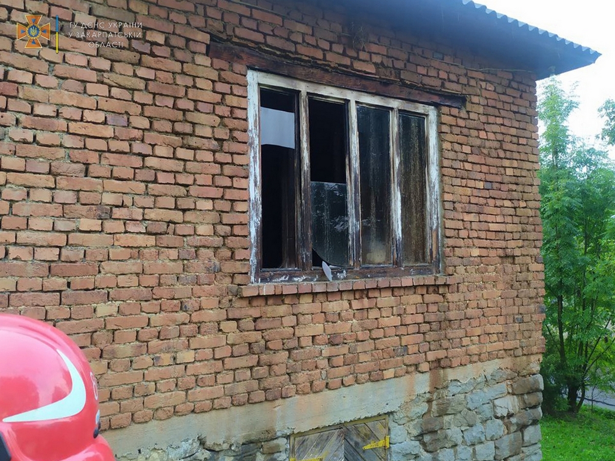 Вибили двері, але було запізно: в області загинув чоловік Вибили двері, але було запізно: в області загинув чоловік