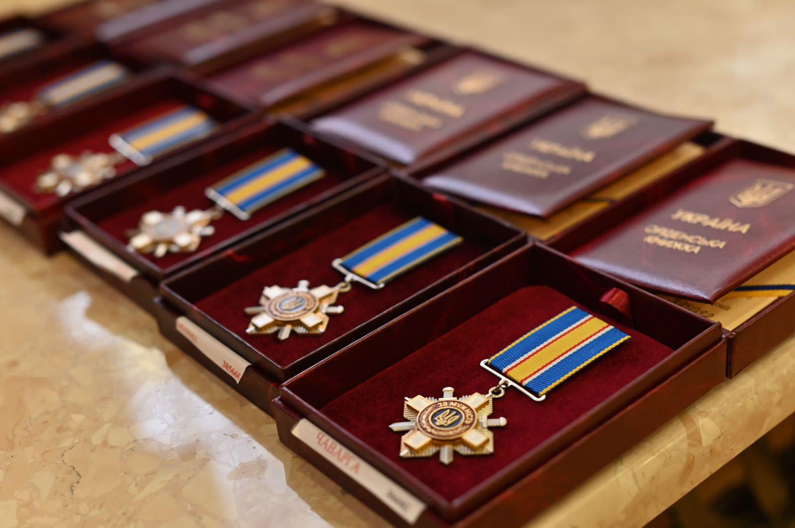 На Закарпатті посмертно відзначено воїнів, які загинули, захищаючи Україну від окупантів На Закарпатті посмертно відзначено воїнів, які загинули, захищаючи Україну від окупантів