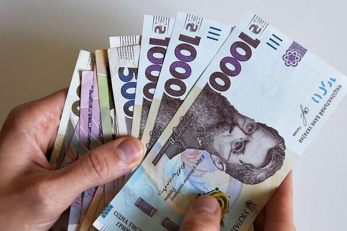 У Мукачеві художники зібрали майже 100 тисяч на потреби ЗСУ У Мукачеві художники зібрали майже 100 тисяч на потреби ЗСУ
