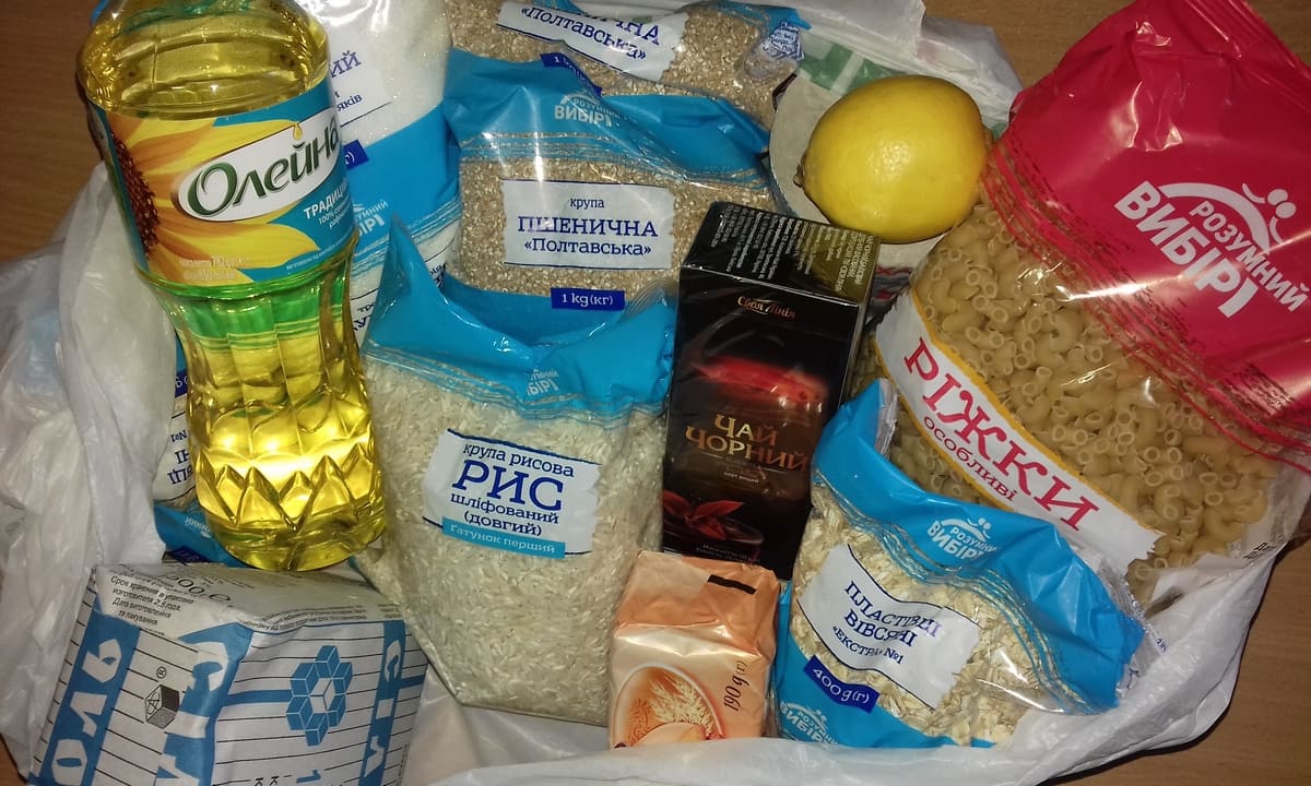 Як українцям отримати продовольчі набори: оприлюднено контакти, де можна це дізнатись