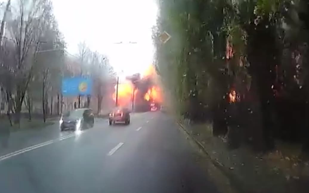 Президент показав жахливе відео ракетного удару по Дніпру Президент показав жахливе відео ракетного удару по Дніпру