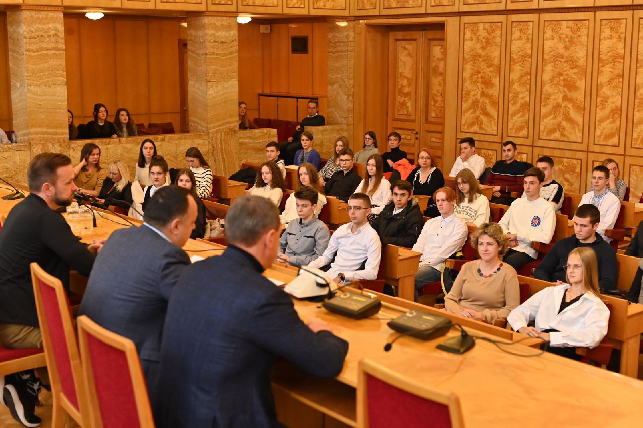 Обдарованих учнів Ужгорода відзначили обласними преміями Обдарованих учнів Ужгорода відзначили обласними преміями
