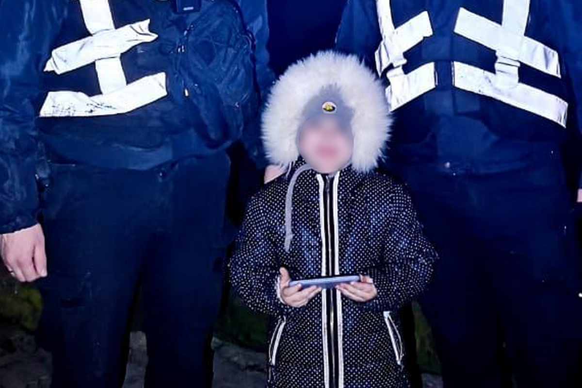 На Закарпатті чотирирічна дівчинка посварилася з двоюрідним братом і втекла у ліс: її знайшли На Закарпатті чотирирічна дівчинка посварилася з двоюрідним братом і втекла у ліс: її знайшли