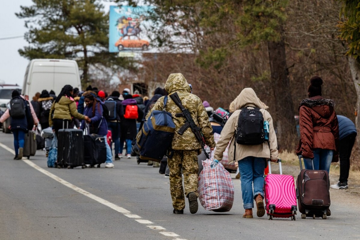 Сусідня країна готується до масового напливу українців Сусідня країна готується до масового напливу українців
