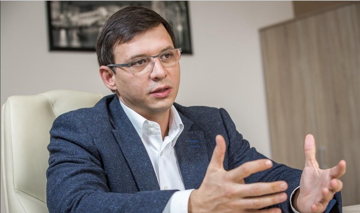 Одіозний політик виїхав за кордон через КПП на Закарпатті Одіозний політик виїхав за кордон через КПП на Закарпатті