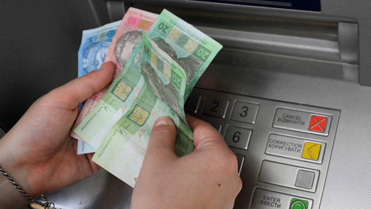 Скільки тепер можна зняти готівки у банкоматах та на касі деяких супермаркетів